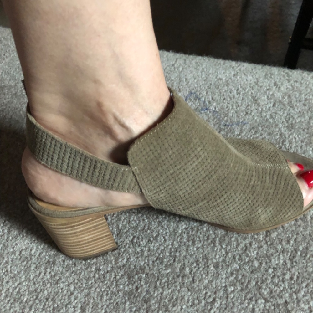 Sandals - Picture 8 of 9